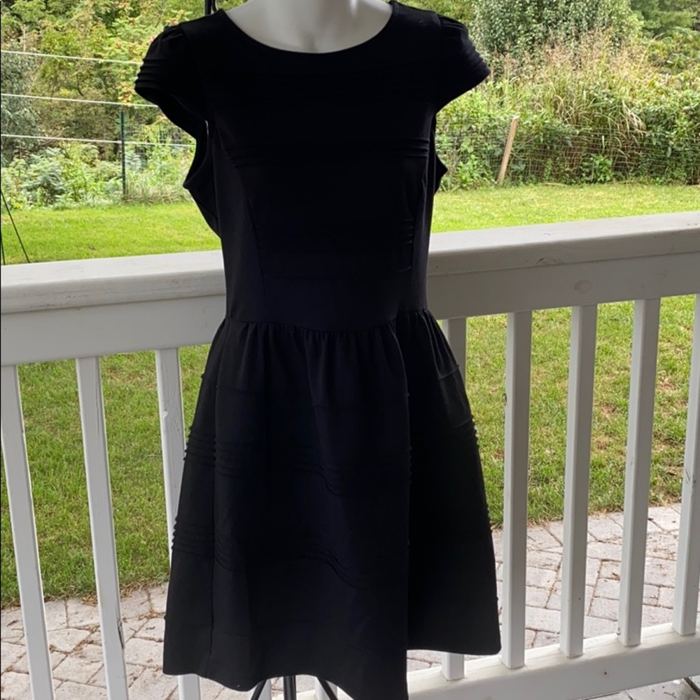 Elle black dress